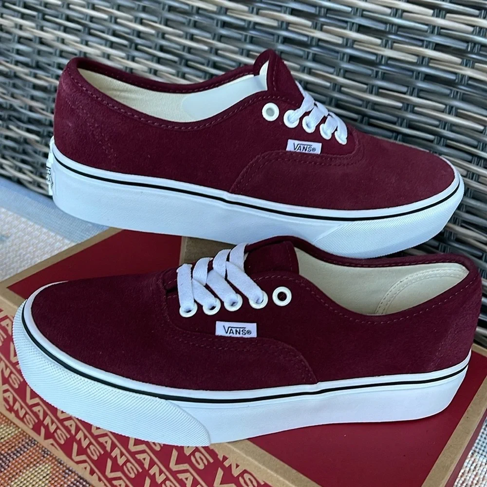 Vans WMNS Authentic Platfor
(Suede) Port Royale/True
VN0ARAVRJNR Platforms - Picture 7 of 16